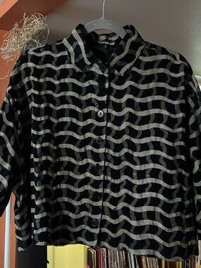 Thief and Bandit Wavy Plaid Cropped Button Up Size 2 (L-XL) GUC
